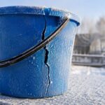 Почему трескаются пластиковые ведра на морозе
